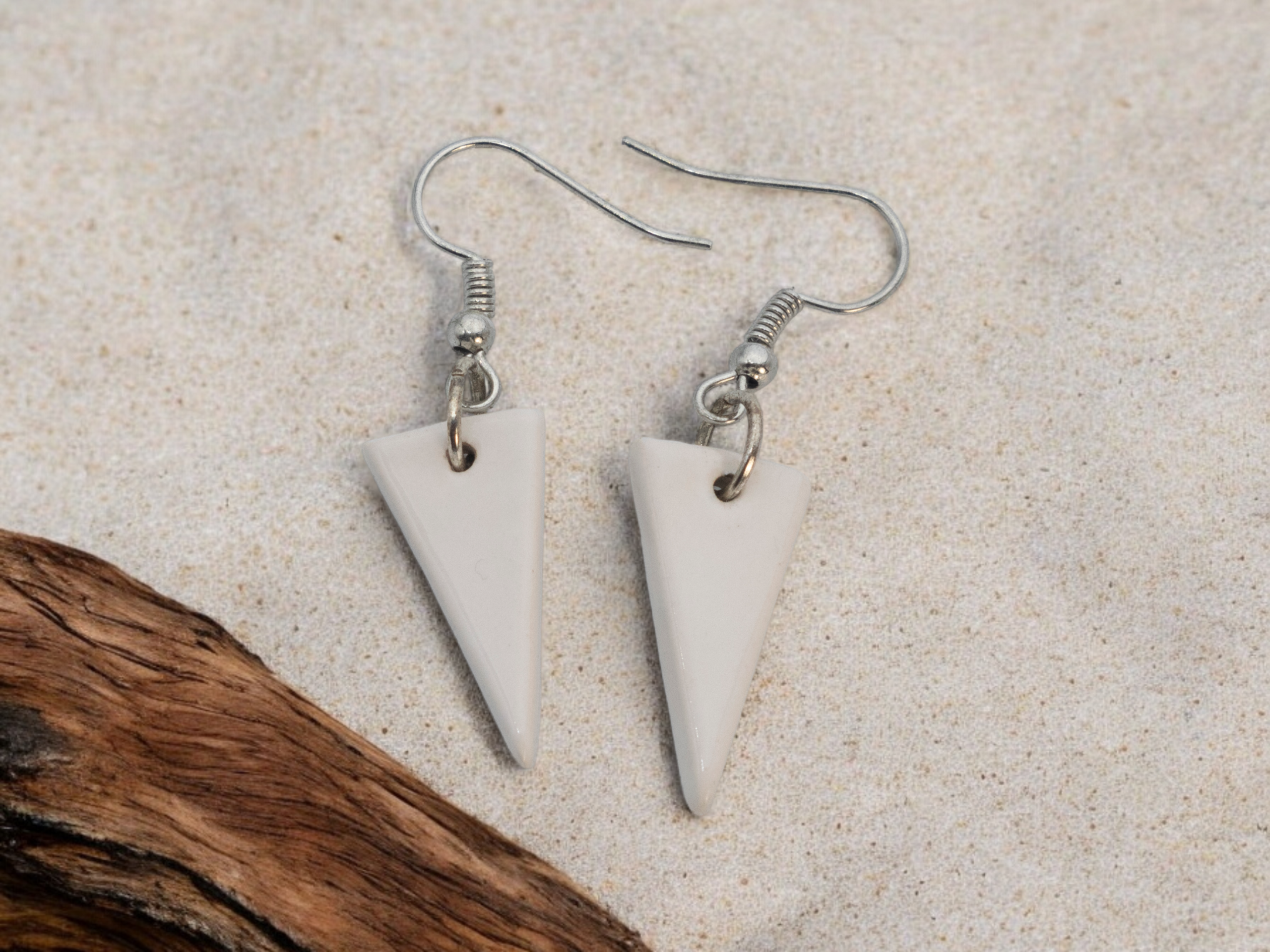 Pendientes triangulares blancos - 2