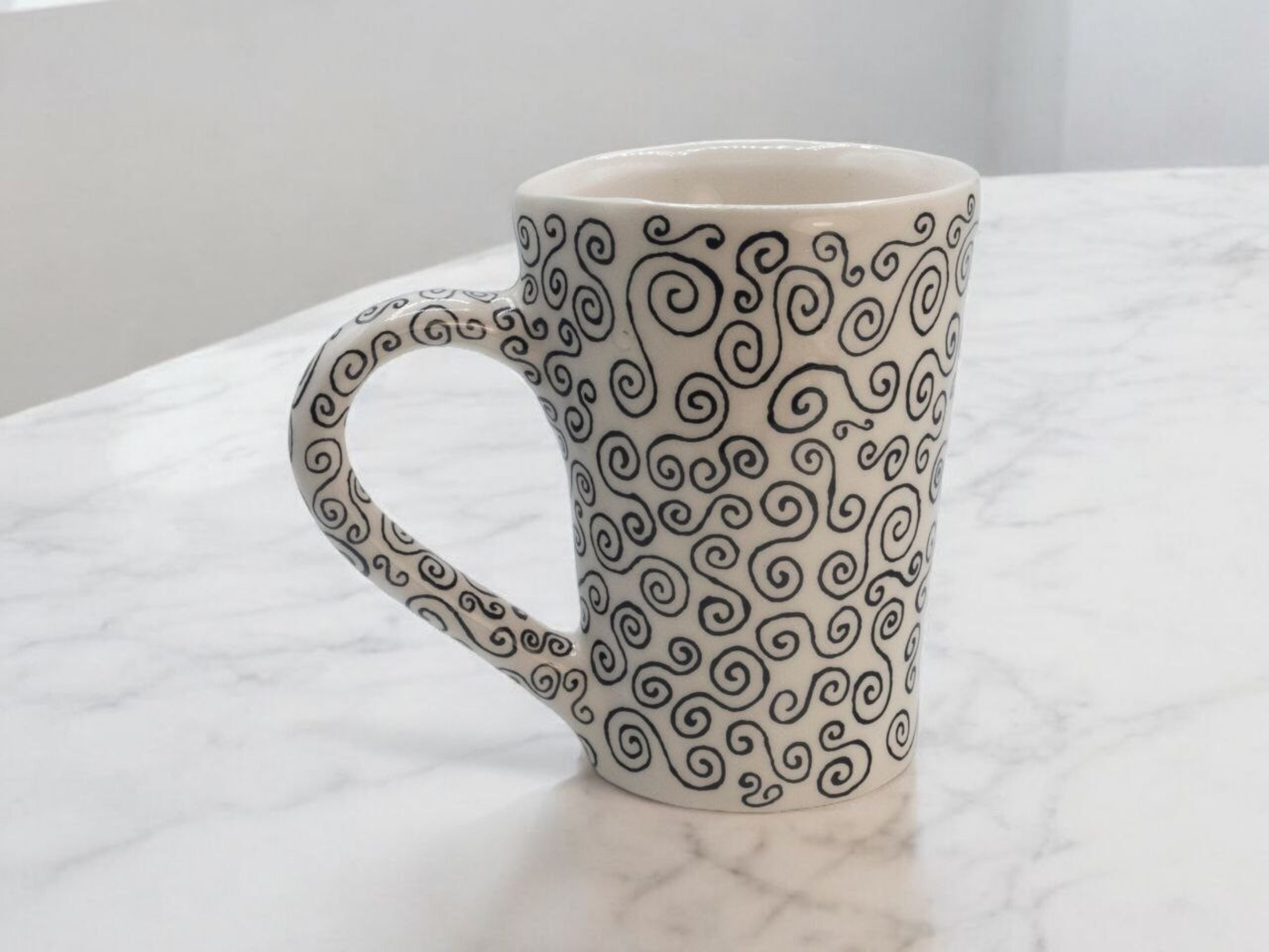 Taza blanca con espirales - 3