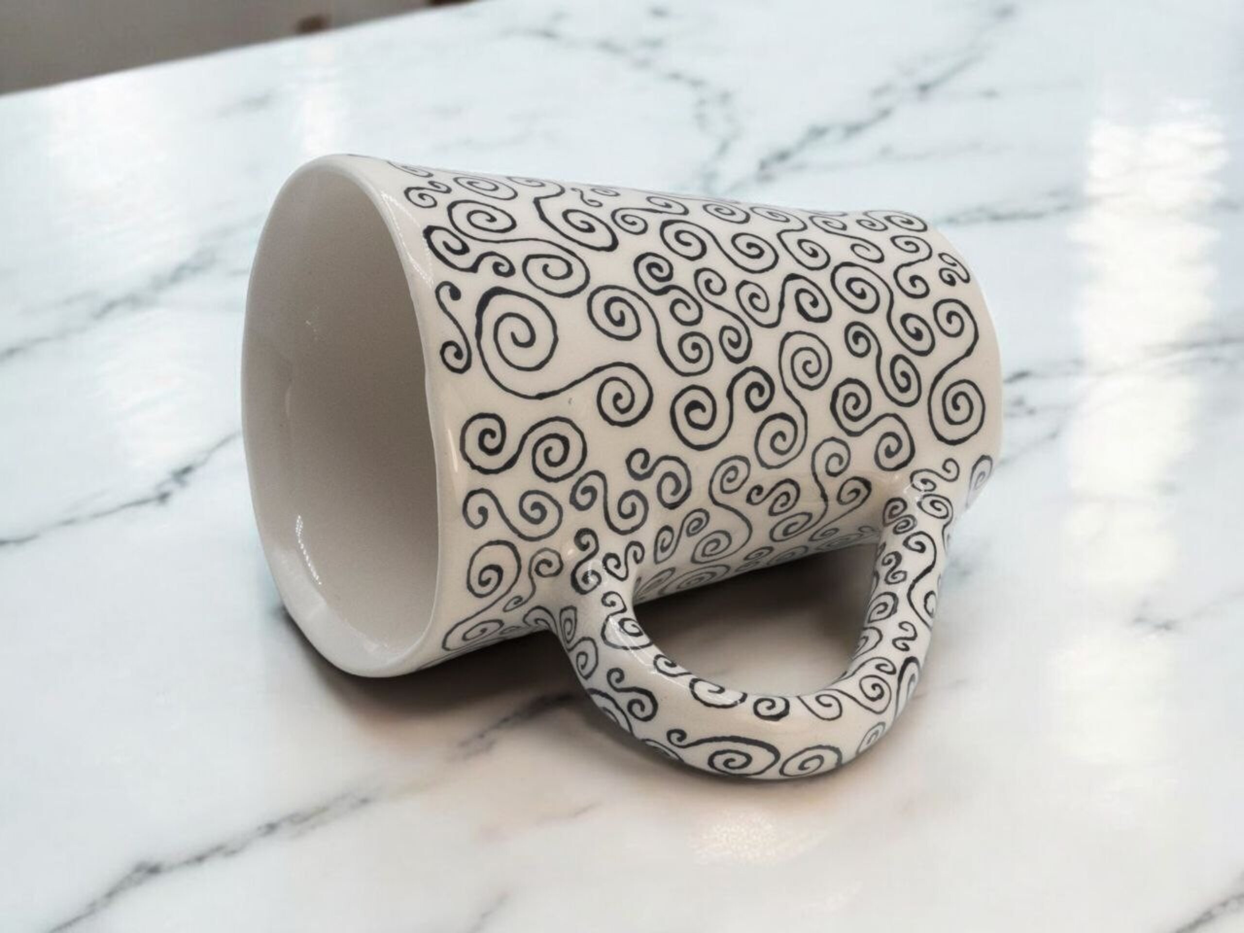 Taza blanca con espirales - 4